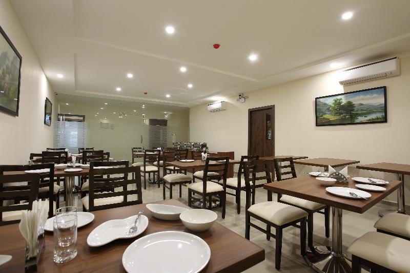 Ocean Suites Hotel Mumbai  Buitenkant foto